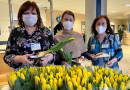 Milé ženy, dívky, slečny, přejeme Vám krásný svátek!