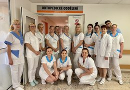 Historicky první maturanti byli dnes 100% úspěšní