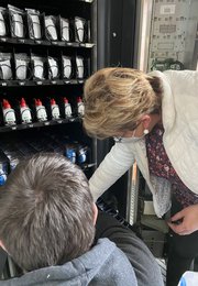 Zapomněli jste roušku? Využijte rouškomat u vstupu