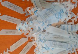 Z chráněné dílny Lama Stone k nám dorazilo 200 rouškolapek