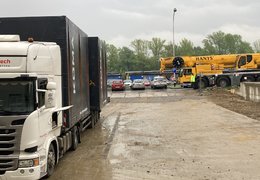 Ke KHN dorazily první moduly na nový unikátní chirurgický pavilon 