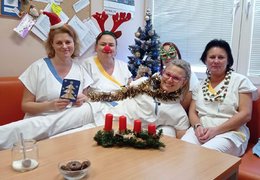 Vánoční výrobky z mateřinky Školská potěšily naše pacienty i zaměstnance