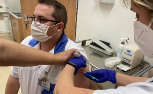 Očkováni jsou primárně zdravotníci z covidových oddělení