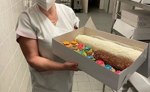 Ženy dostaly kytičku, čaj a sladkou pozornost od naší Danky.