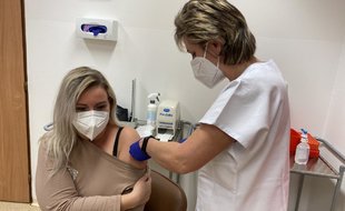 Očkováni jsou primárně zdravotníci z covidových oddělení