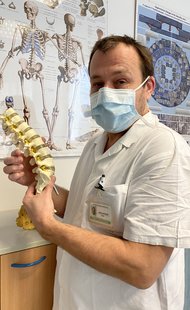 MUDr. David Buzek, primář oddělení spondylochirurgie