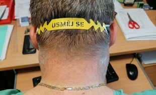 Držáčky na gumičky roušek jsou dobrým zlepšovákem.