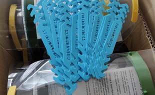 Rouškolapky a štíty od organizace Lidé pro lidi